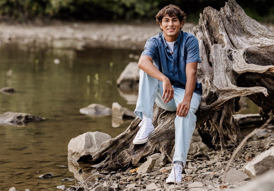 Outdoor vs Studio Senior Portraits: Which is Better?